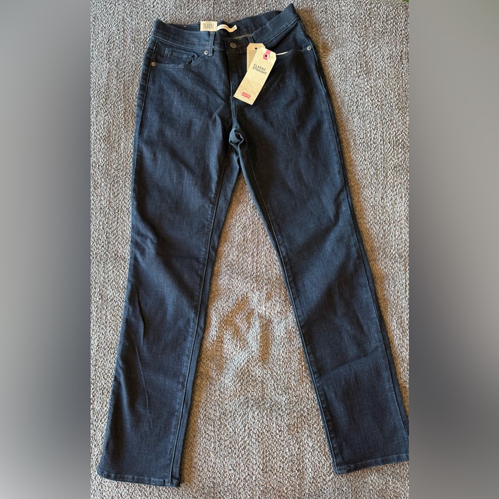 Levi’s - Classic Straight 28x30 (NWT)